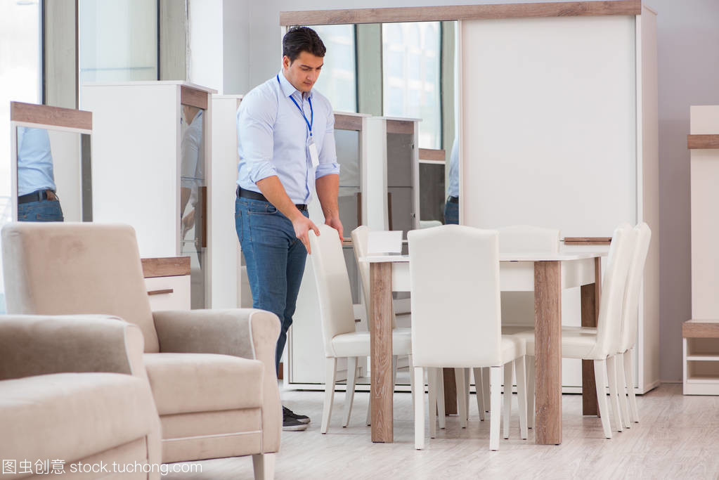 在家具店銷(xiāo)售助理